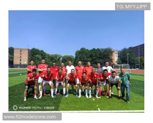 姐妹团齐聚一堂评测足球明星风采与实力的精彩对决